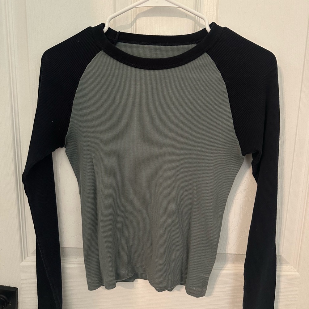 Brandy Melville Black and Gray Long Sleeve